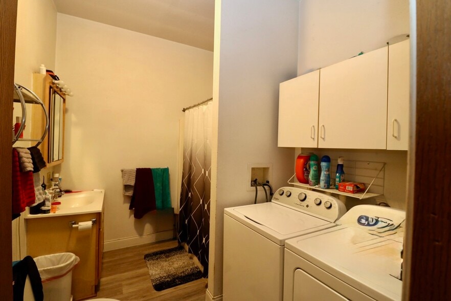 More Photos Of 1735 Central Ave, Dubuque General Retail For Sale