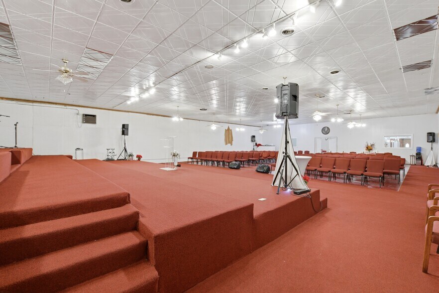 More Photos Of 1505 W 63rd St, Chicago General Retail For Sale