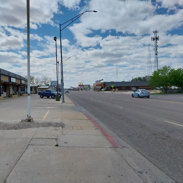 More Photos Of 202 W 27th St, Scottsbluff Freestanding For Sale
