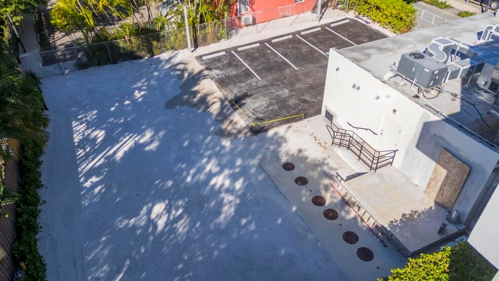 More Photos Of 1760 SW 22 St, Coral Gables Restaurant For Lease