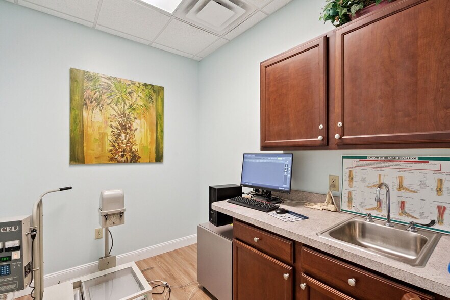 More Photos Of 7560 Red Bug Lake Rd, Oviedo Medical For Sale