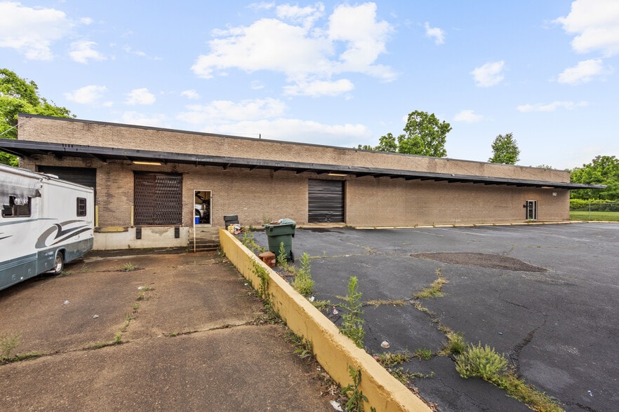 More Photos Of 1862 LATHAM St, Memphis Warehouse For Sale