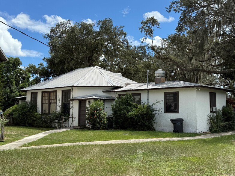 More Photos Of 18-20 E Pleasant St, Avon Park Religious Facility For Lease