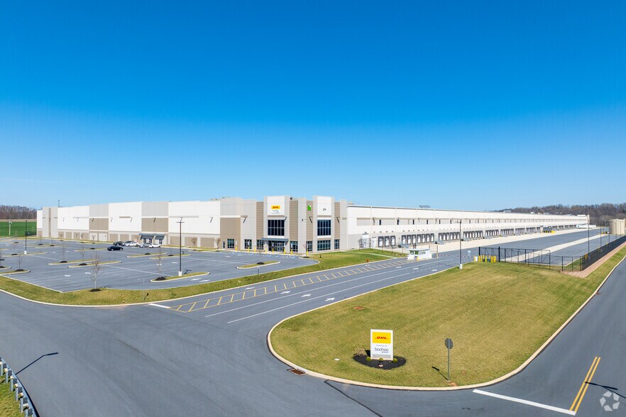 More Photos Of 2771 N Market St, Elizabethtown Distribution For Lease