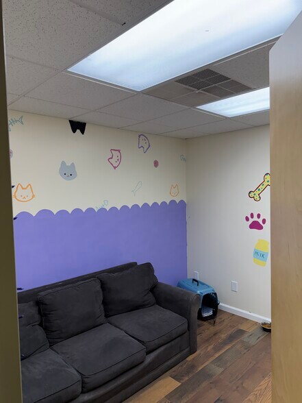 More Photos Of 104 Woodward Hill Rd, Edwardsville Office For Sale