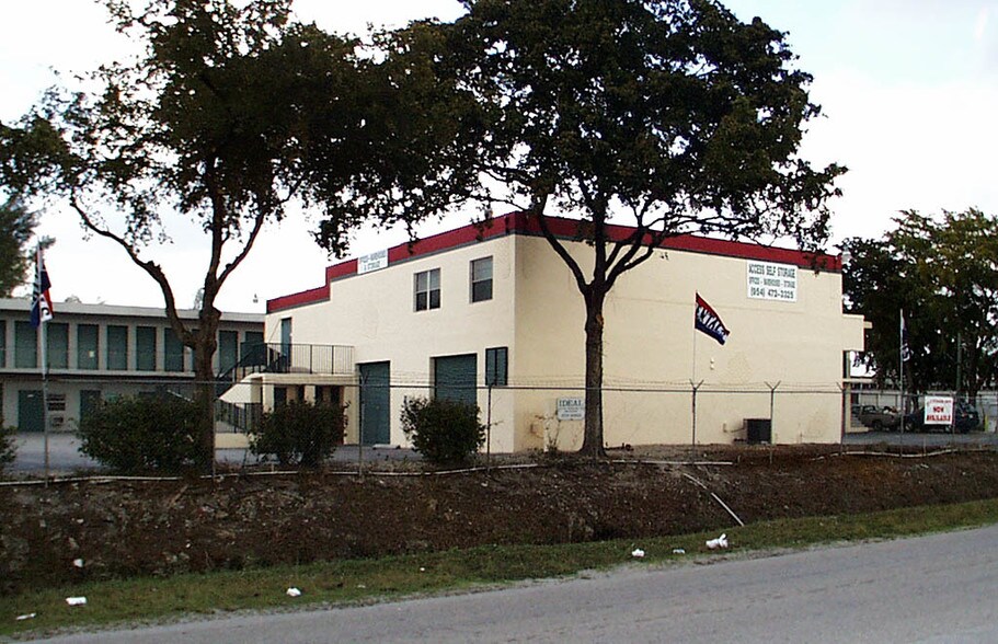 More Photos Of 7000 SW 22nd Ct, Davie Self Storage For Lease