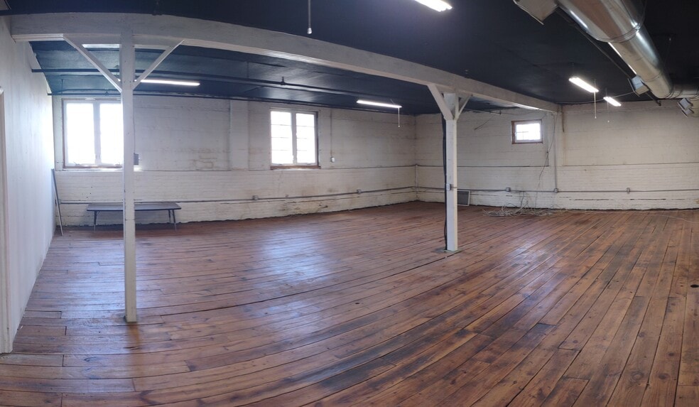 More Photos Of 400 5th St, Lynchburg Storefront For Lease