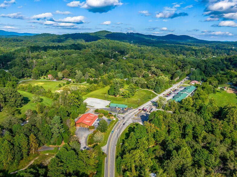 More Photos Of 271 Old Barn Rd, Hendersonville Medical For Sale