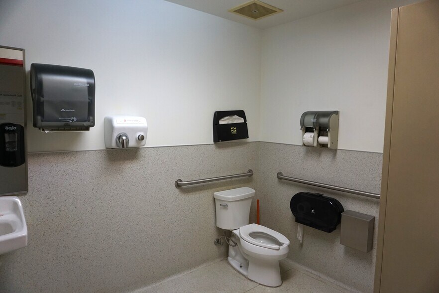 More Photos Of 2475 S 3200 W, Salt Lake City Distribution For Lease