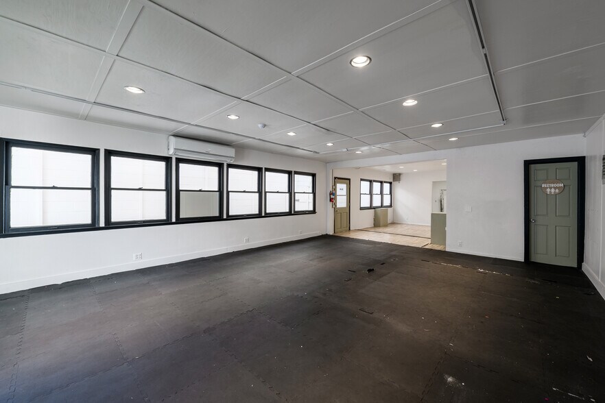 More Photos Of 537-539 N La Cienega Blvd, Los Angeles General Retail For Lease