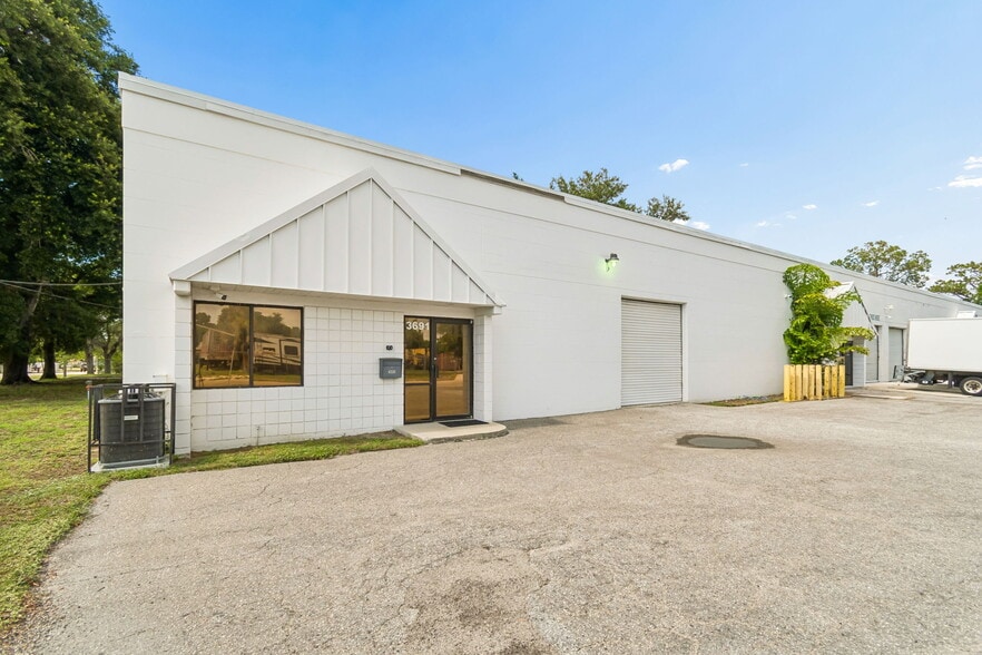 More Photos Of 3667-3691 46th Ave N, Saint Petersburg Warehouse For Sale