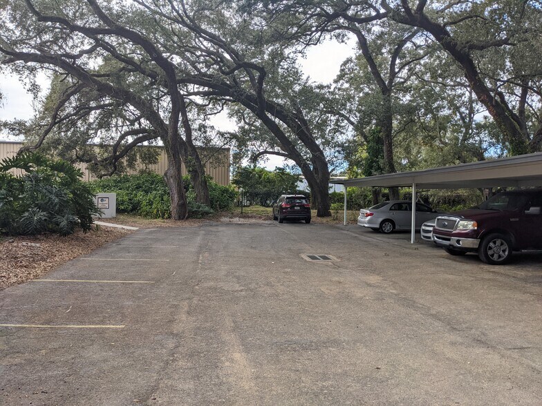 More Photos Of 5905 Johns Rd, Tampa Warehouse For Lease