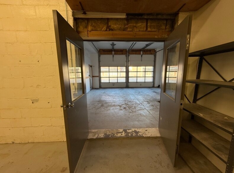 More Photos Of 103 Leonard St S, West Salem Freestanding For Lease