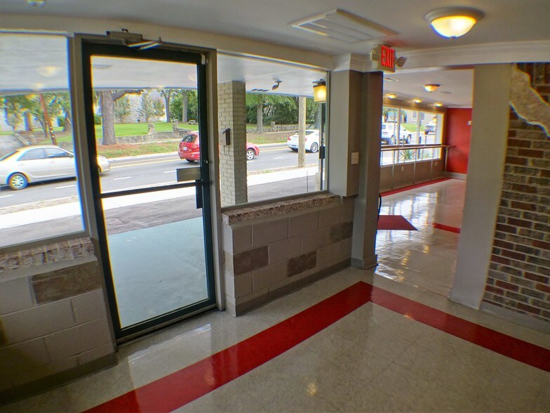 More Photos Of 115 W Main St, Lexington Restaurant For Sale
