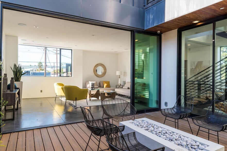 More Photos Of 2478 Penmar Ave, Venice Dormitory For Sale