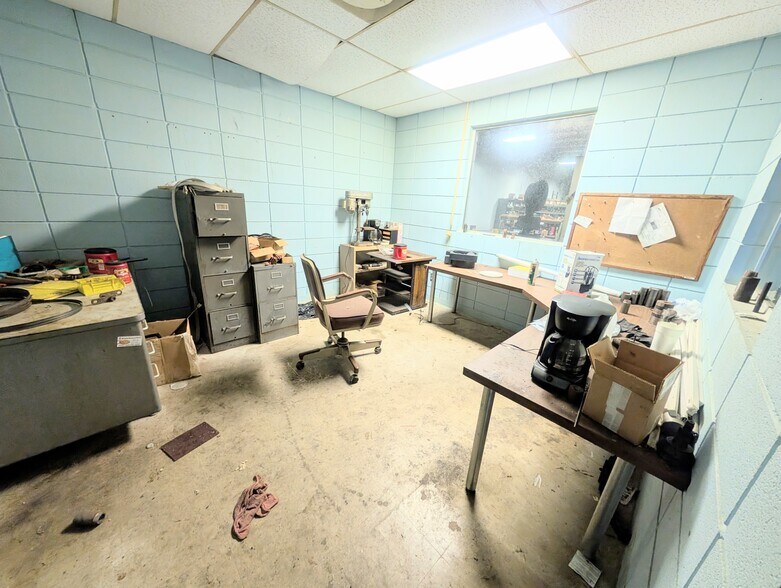 More Photos Of 1469 US Highway 59, Moran Manufacturing For Sale