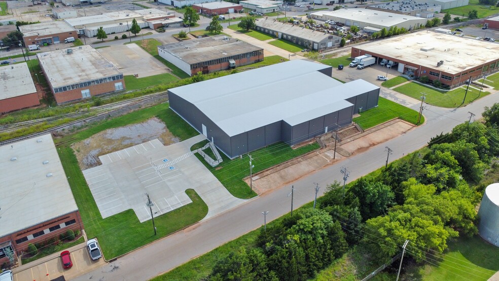 More Photos Of 200 NE 34th St, Oklahoma City Warehouse For Lease