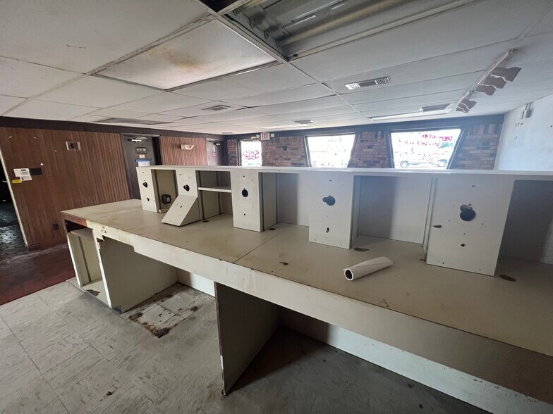 More Photos Of 3450 Demetropolis Rd, Mobile Restaurant For Sale