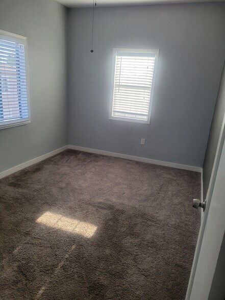 More Photos Of 1050 E Hellman St, Long Beach Apartments For Sale