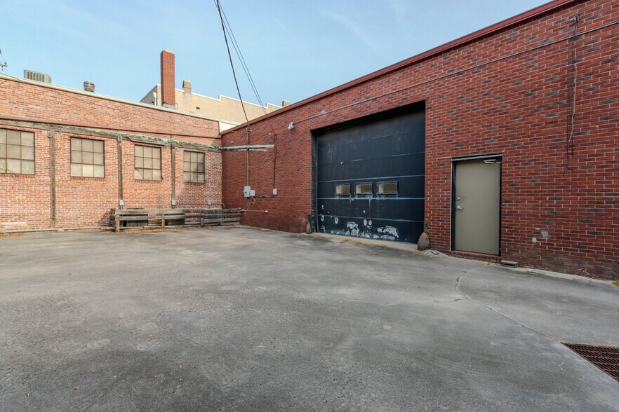 More Photos Of 411-413 E Liberty St, Savannah Office For Sale