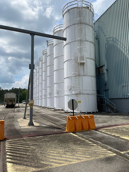 More Photos Of 248 Tupperware Rd, Hemingway Manufacturing For Sale