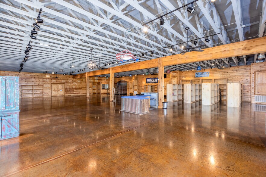 More Photos Of 1910 E Jackson St, Hugo Freestanding For Sale