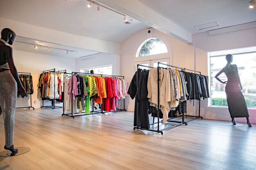 More Photos Of 927 N La Cienega Blvd, Los Angeles General Retail For Lease