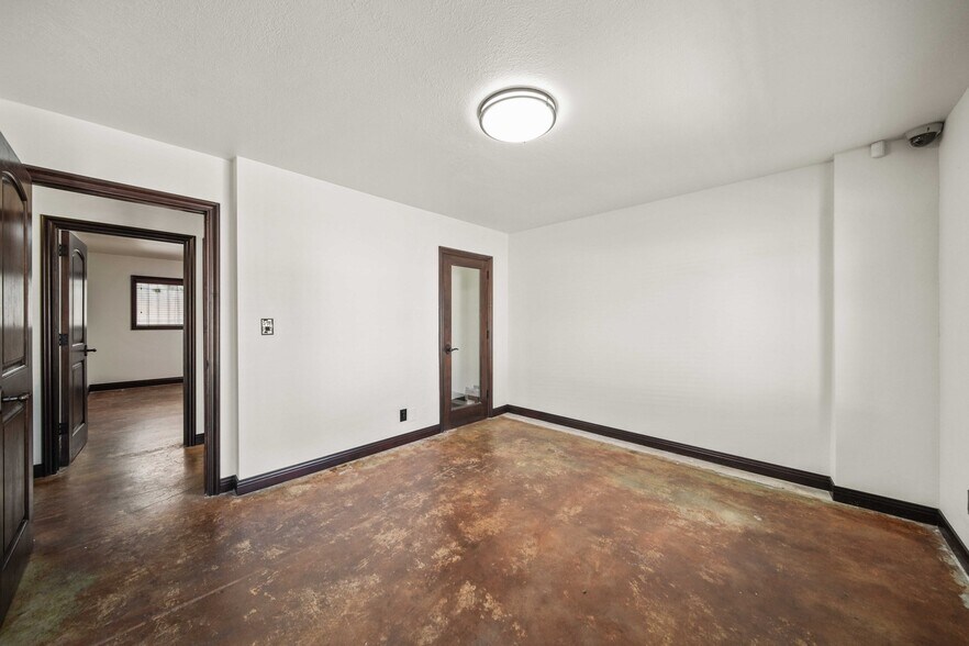 More Photos Of 22508 Market St, Santa Clarita Storefront Retail Office For Lease