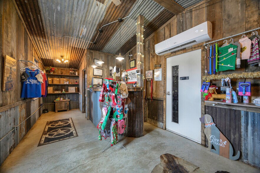 More Photos Of 10963 E US Highway 82, Windom Specialty For Sale