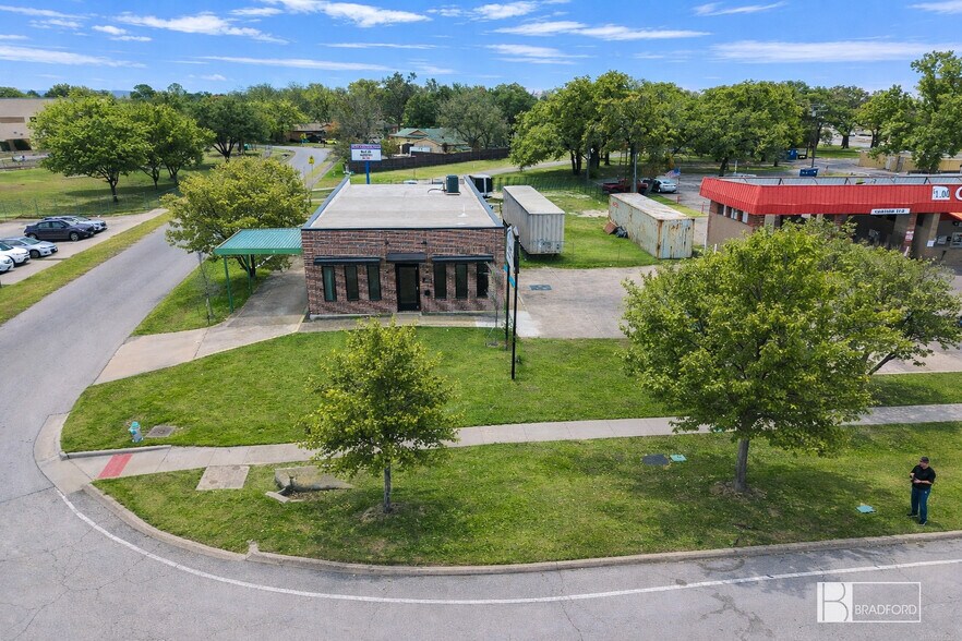 More Photos Of 300 Fox Ave, Lewisville Freestanding For Sale