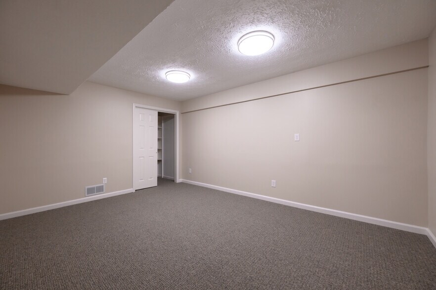 More Photos Of 216 E Reynolds Rd, Lexington Office For Lease