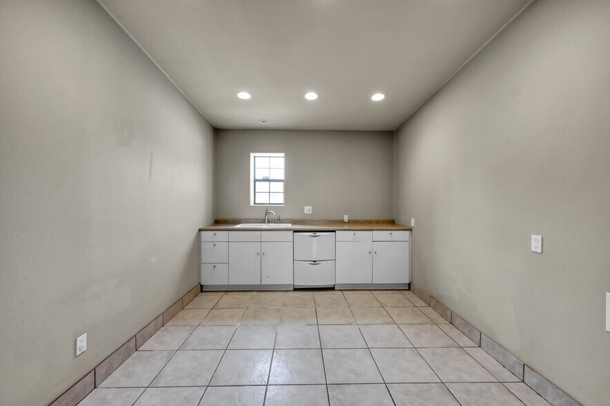 More Photos Of 32219 Tamina Rd, Magnolia Distribution For Lease