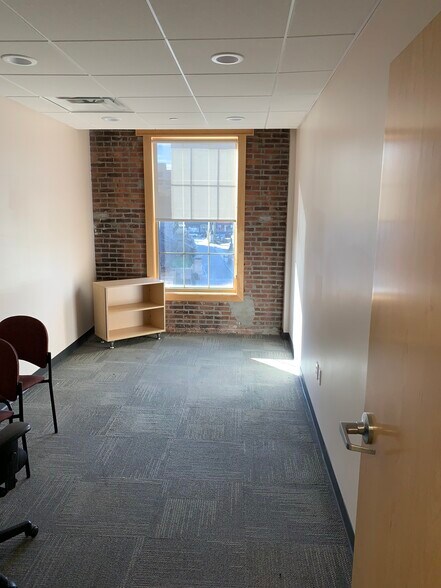 More Photos Of 421-427 Main St, Worcester Loft Creative Space For Lease