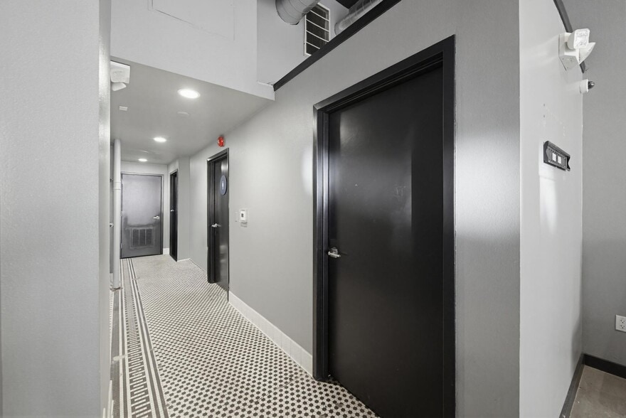 More Photos Of 212 W 5th St, Los Angeles Restaurant For Lease