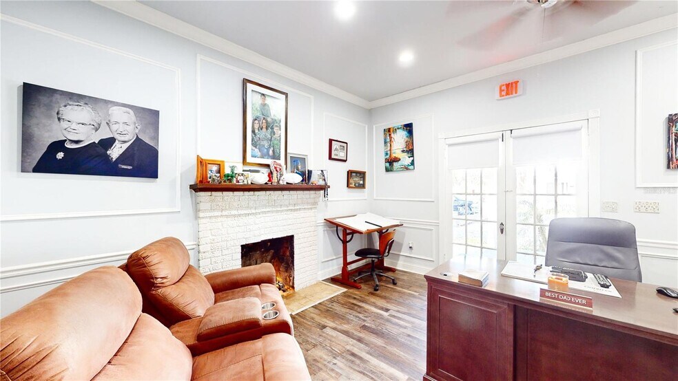 More Photos Of 209 E Badcock Blvd, Mulberry Office Residential For Lease