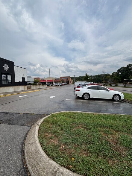 More Photos Of 1201 N Commerce Ct, Columbia Fast Food For Sale