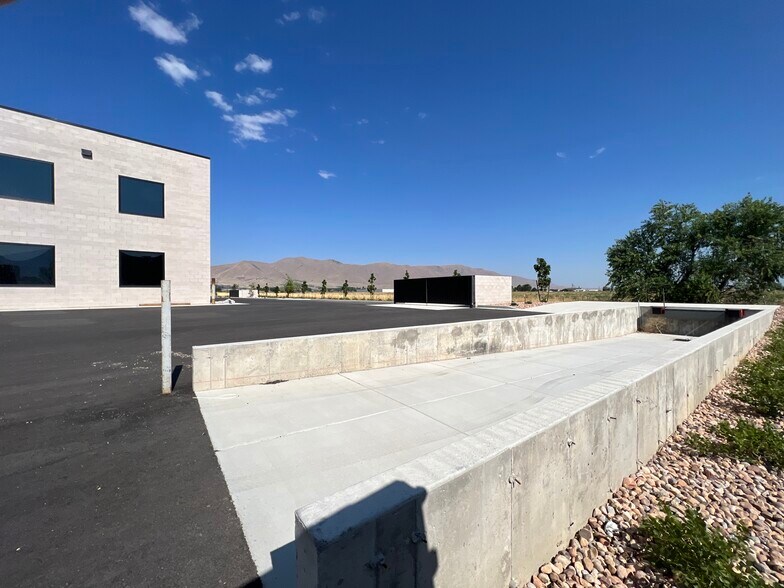 More Photos Of 1548 American Way, Payson Warehouse For Lease