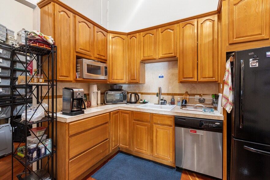 More Photos Of 67-71 Haight St, San Francisco General Retail For Sale