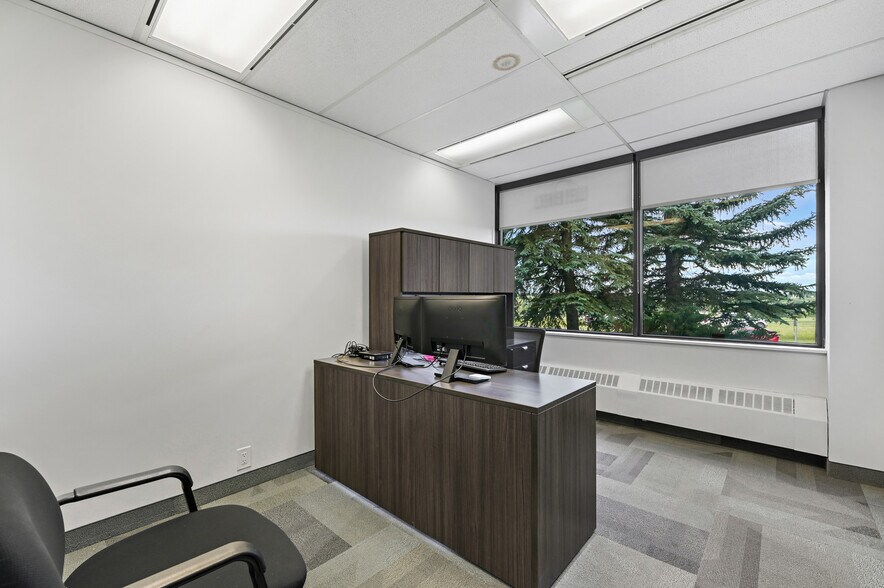 More Photos Of 2816 11th St NE, Calgary Office For Sale