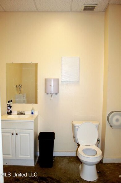 More Photos Of 2205 Petit Bois St, Pascagoula Warehouse For Sale