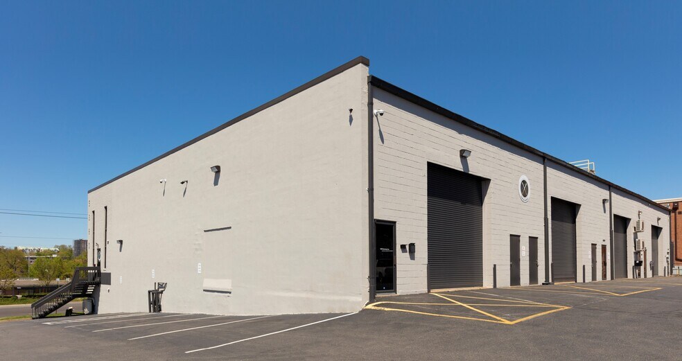 More Photos Of 5380 Eisenhower Ave, Alexandria Flex For Lease