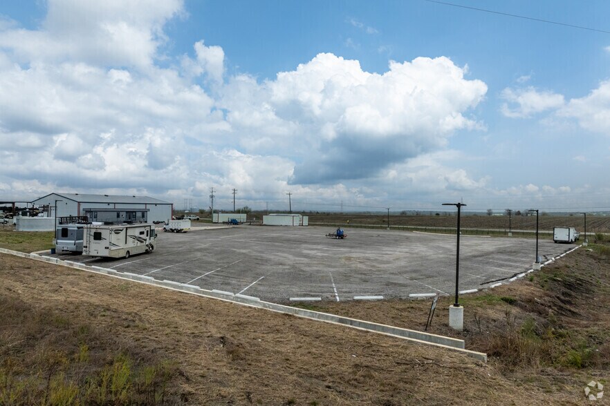 More Photos Of 10777 Highway 183 S, Austin Warehouse For Lease