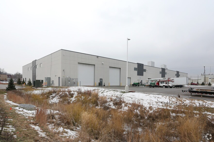 More Photos Of 1065 Phalen Blvd, Saint Paul Warehouse For Lease