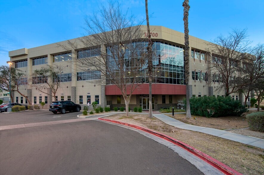 More Photos Of 18700 N 64th Dr, Glendale Medical For Lease