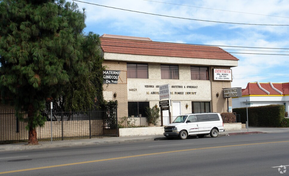 More Photos Of 14621 Nordhoff St, Panorama City Medical For Lease