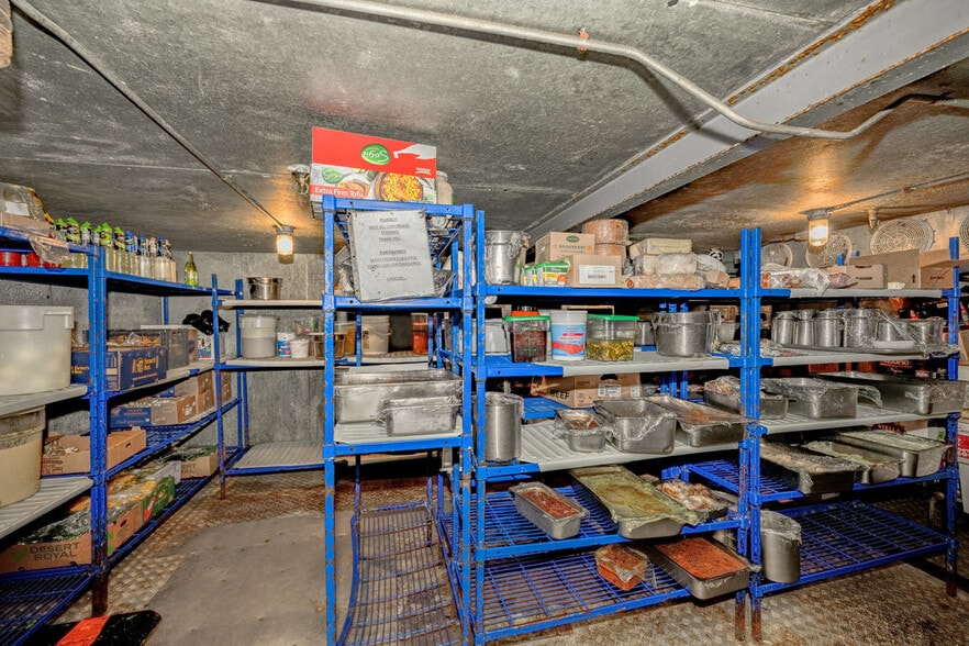 More Photos Of 12625 Sierra Hwy, Santa Clarita Restaurant For Sale