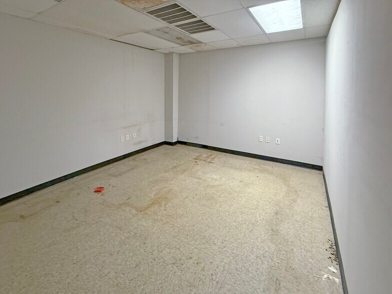 More Photos Of 632 Alvar St, New Orleans Warehouse For Lease