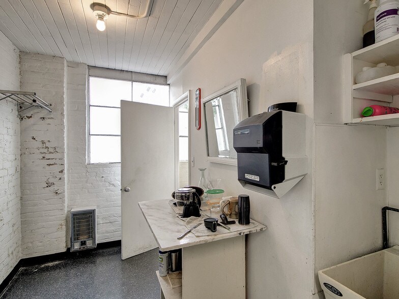 More Photos Of 302 SE 7th Ave, Portland Warehouse For Lease