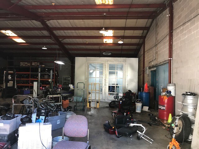 More Photos Of 8326-8330 Harry Hines Blvd, Dallas Auto Repair For Lease