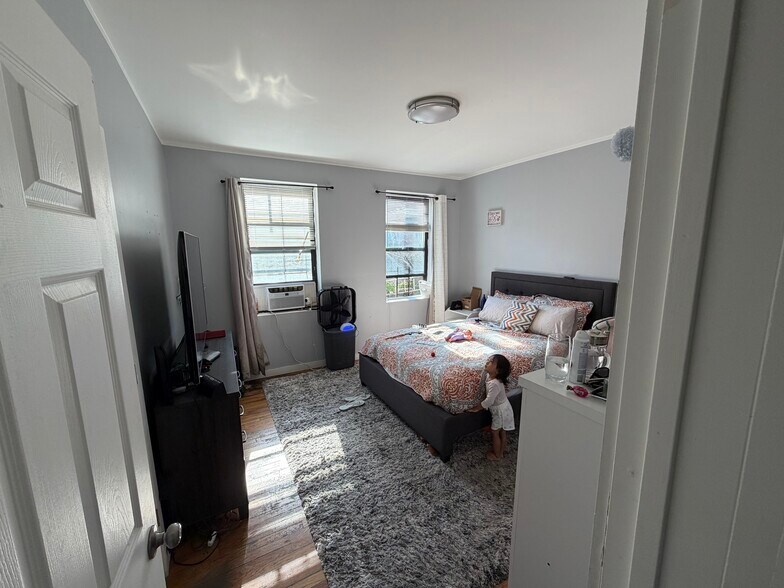 More Photos Of 3552 94th St, Flushing Apartments For Sale